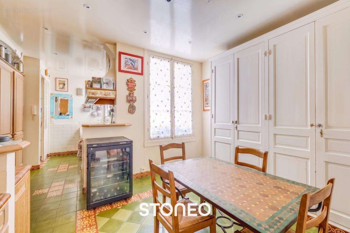 Appartement à PARIS-16E