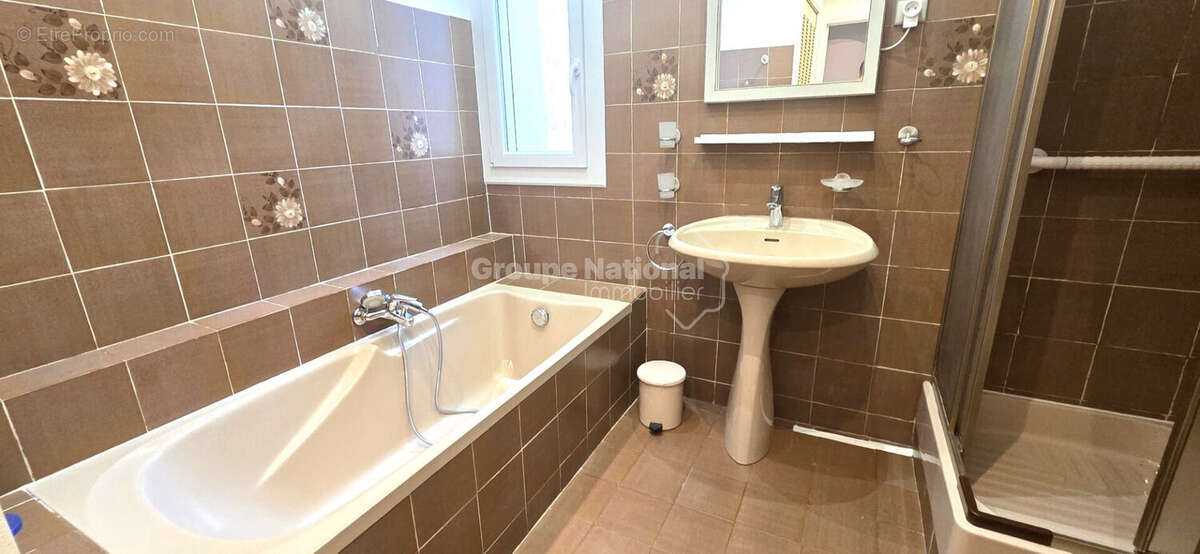 Quartier VERDURON HAUT ! Belle maison de type 4 de 90 m² sur parcelle de terrain de 530 m² arborée et piscinable  avec cuisine d - photo 13