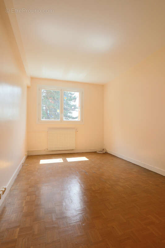 Appartement à LES PAVILLONS-SOUS-BOIS