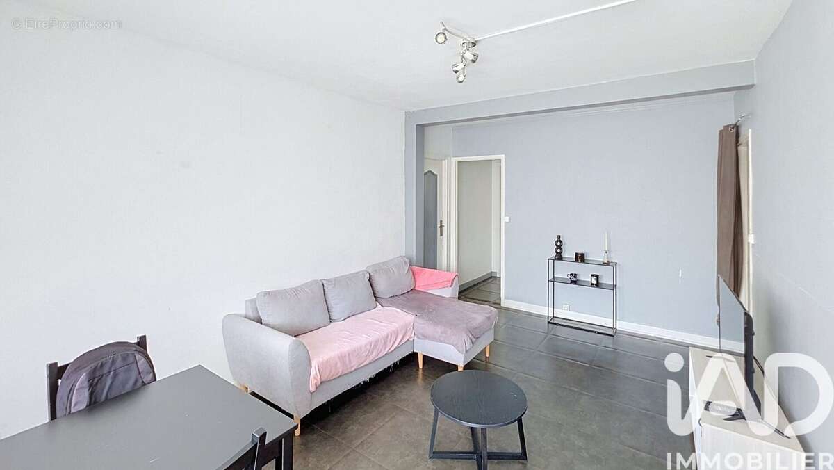 Appartement 54 m² à Saint-Jean-De-La-Ruelle  - photo 2