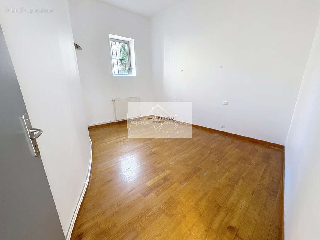 Appartement lumineux de 140 m2 avec patio au coeur de Saint-Affrique - photo 6