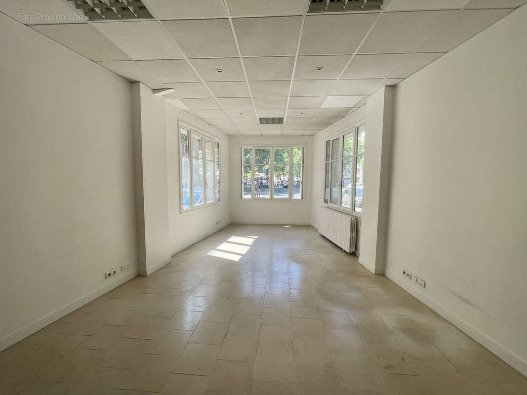 Commerce à PARIS-16E