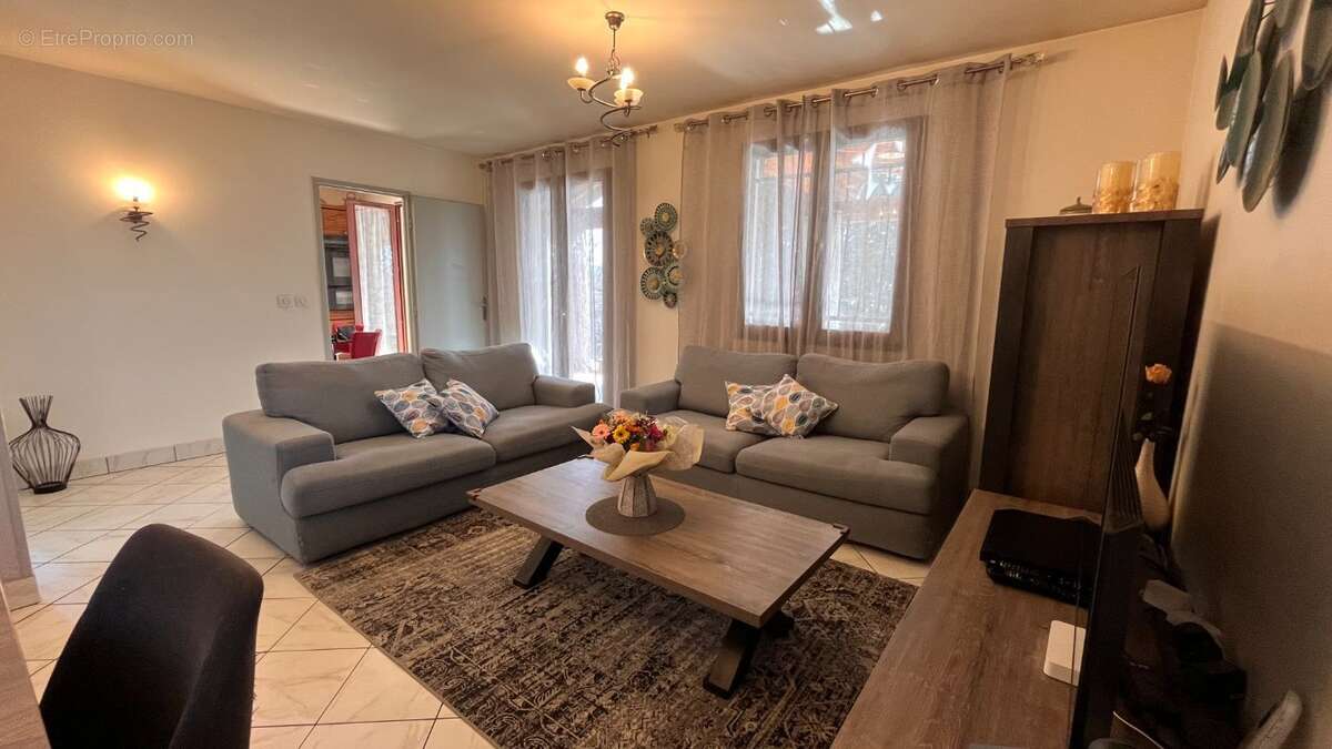 Maison à CRANVES-SALES