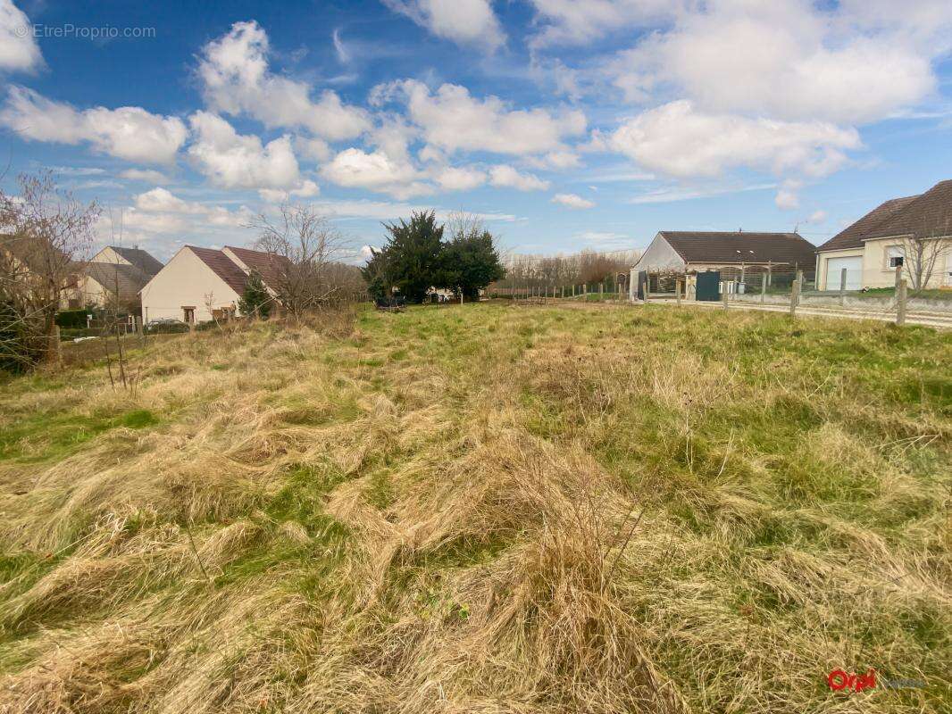 Terrain à AMILLY