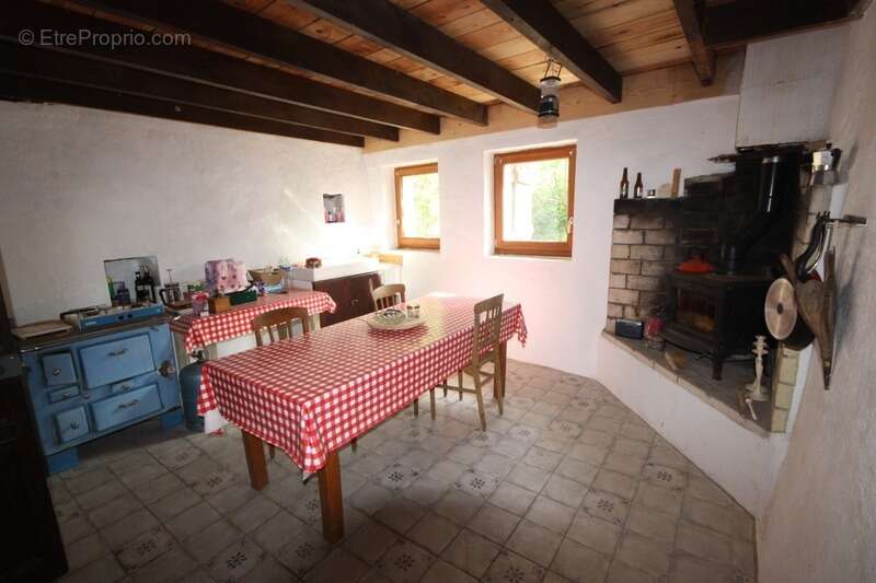 Dpt Ain (01), à vendre TORCIEU grangeon en pierres P2 d'environ 40 m² et terrain de 4362 m² - photo 2
