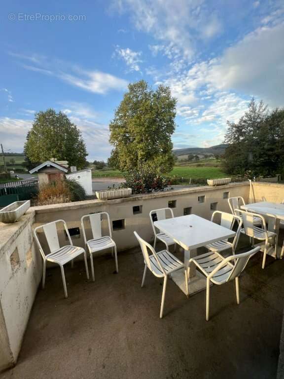 Appartement à SAINT-SYMPHORIEN-DE-MARMAGNE