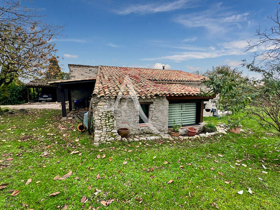 Maison à MONTAIGU-DE-QUERCY