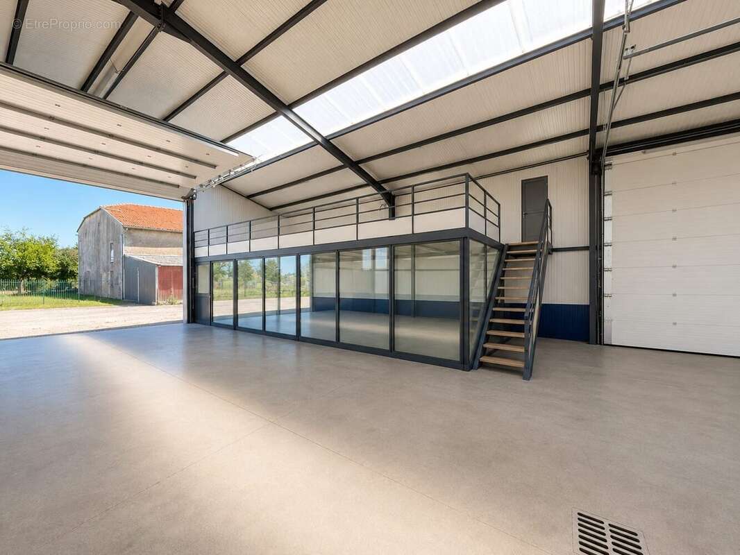 Commerce 360 m² à Arraincourt  - photo 4