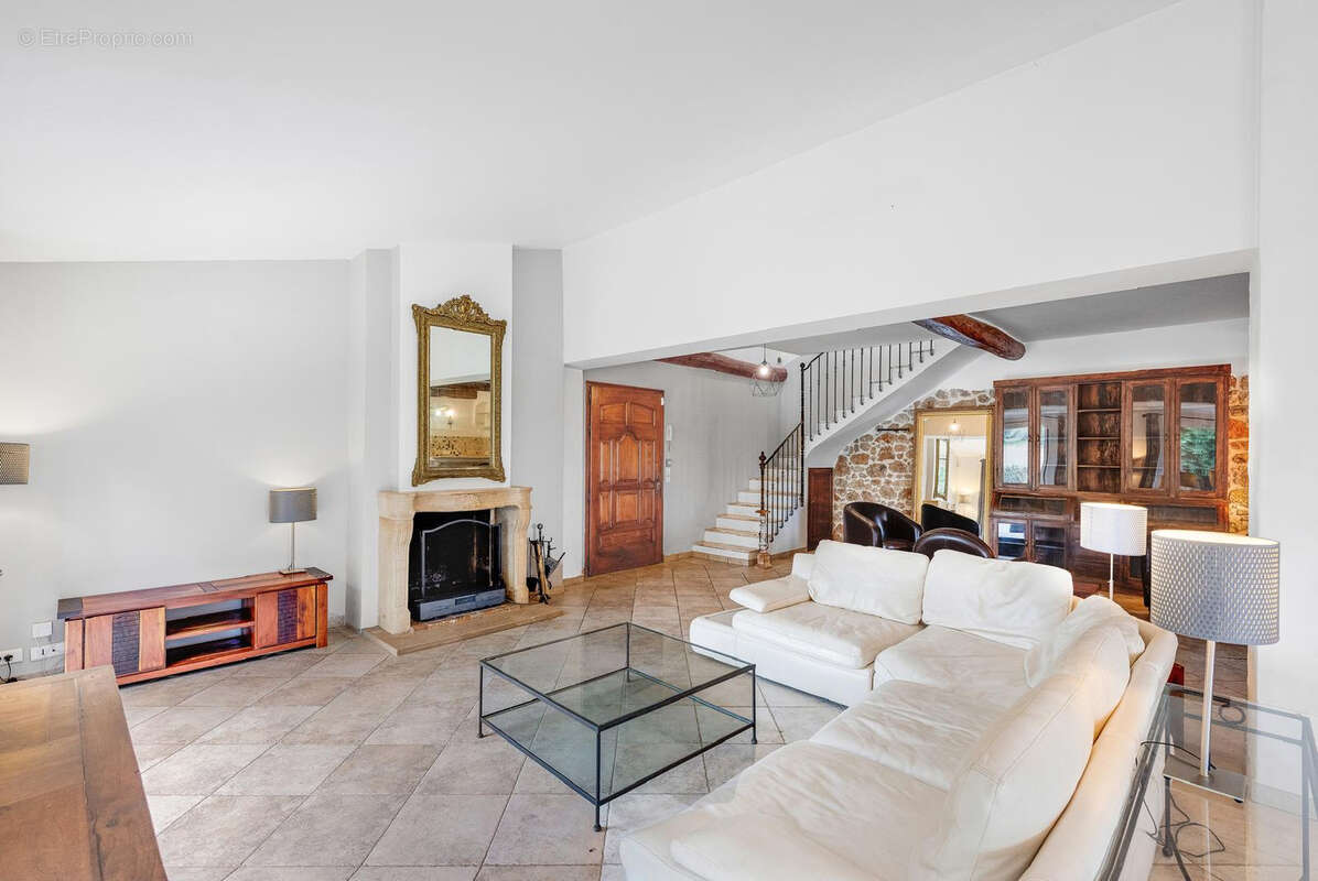 Maison à BAGNOLS-EN-FORET