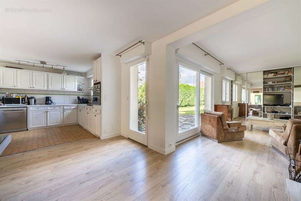 Maison à VERNEUIL-SUR-SEINE