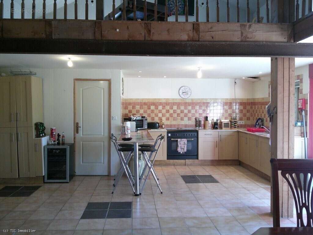 Grange Rénovée : Comprenant 4 Chambres et Terrain de 4382m² - photo 4