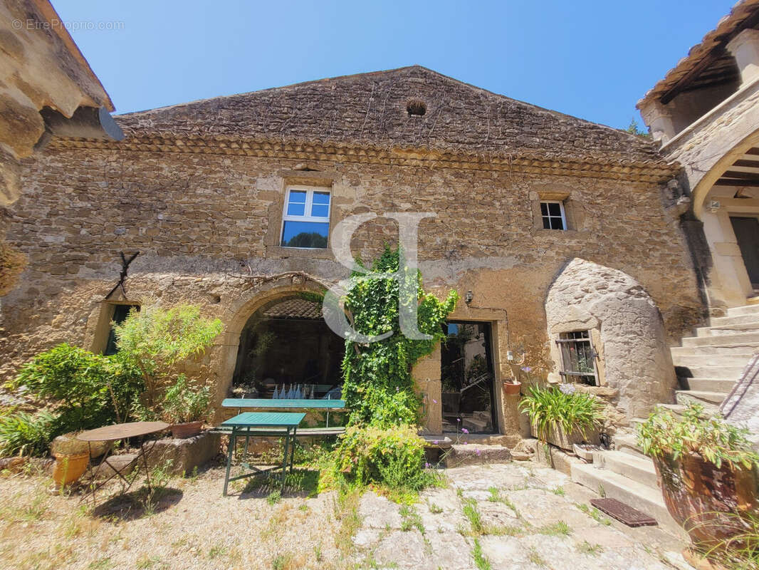 Maison 350 m² à Grignan  - photo 4