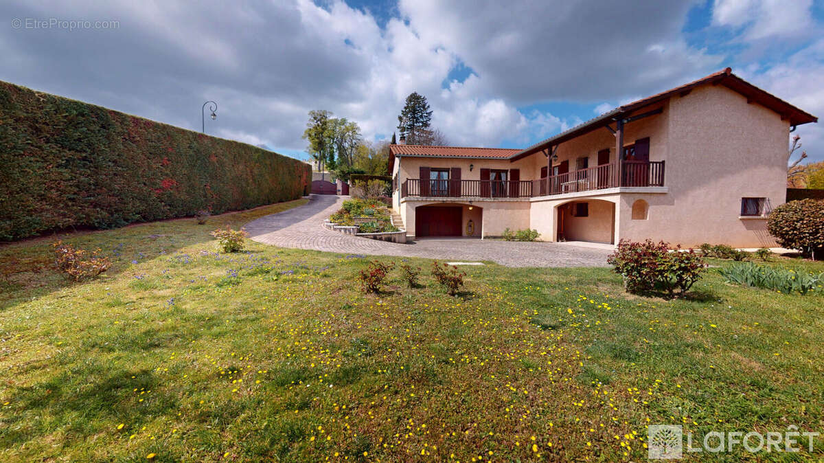 Maison à LACHASSAGNE
