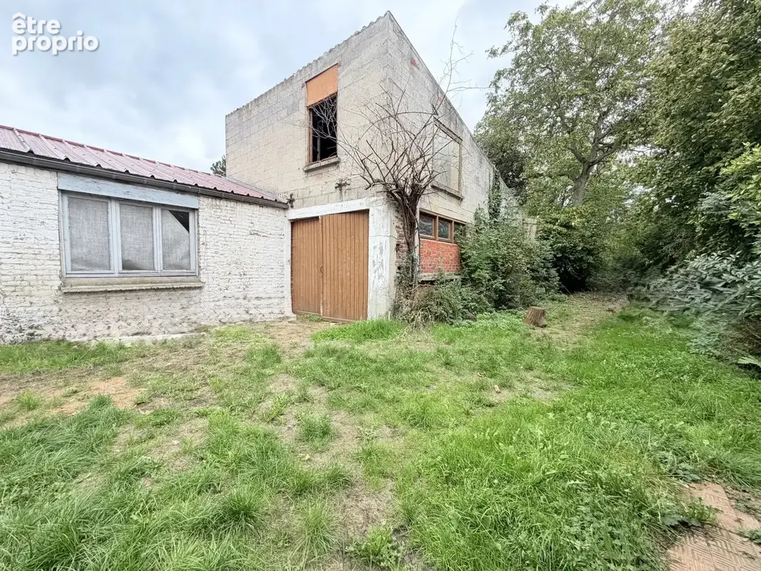 Ensemble immobilier de deux maisons avec jardin et dépendances. - photo 12
