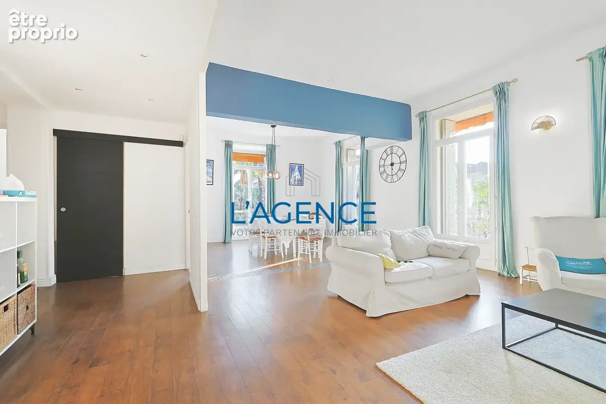 Appartement bourgeois de type T4 de 126 m2 dans un bel immeuble du centre ville à Hyères - photo 5