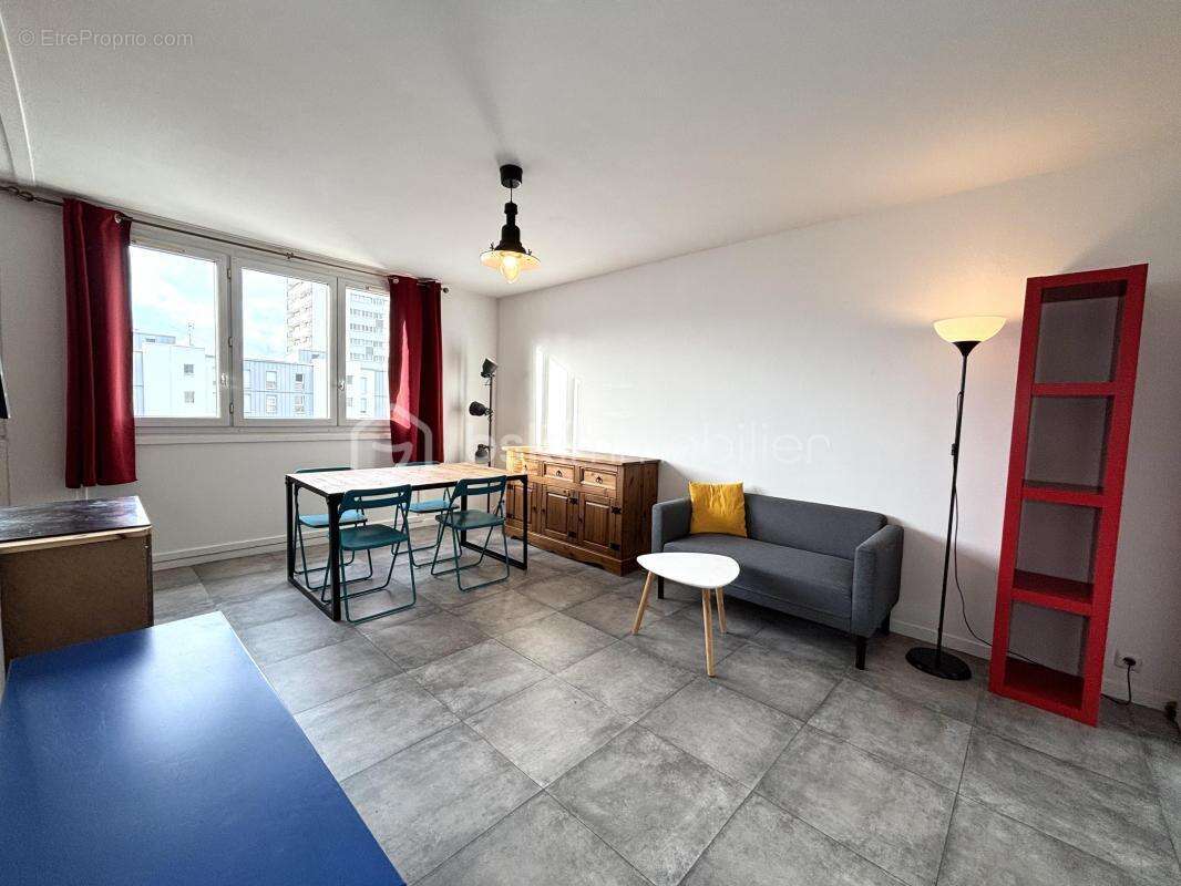 Appartement à FRESNES