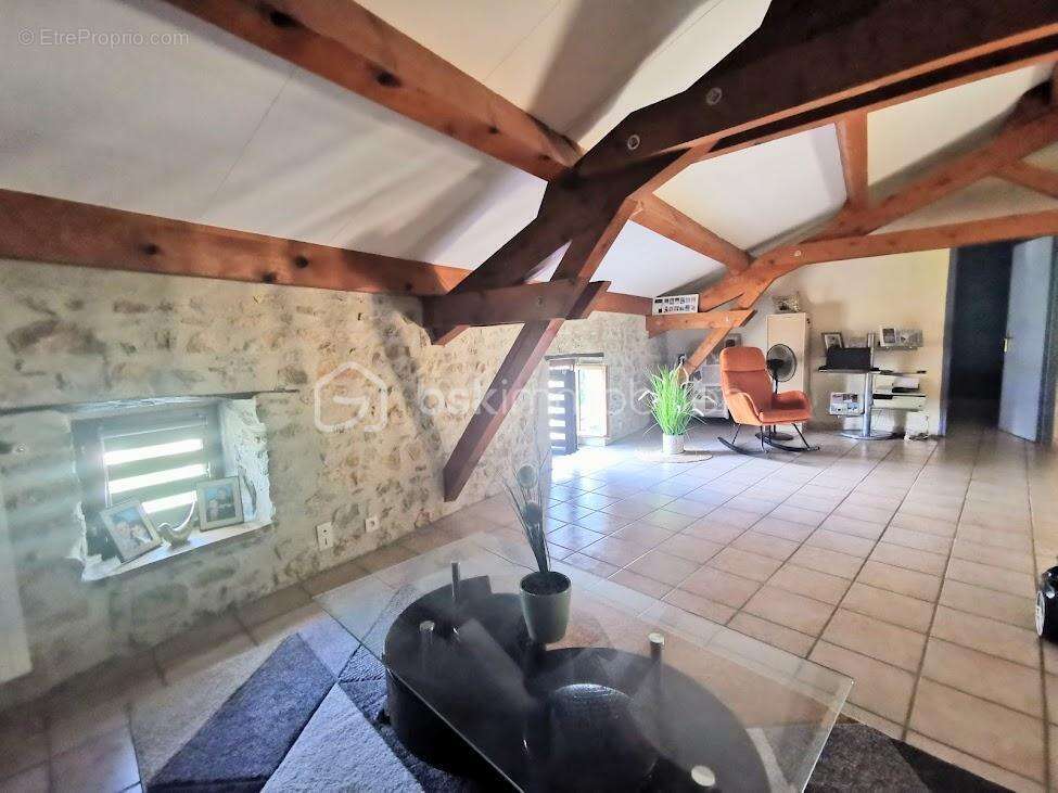 Maison en pierre 4 pièces - terrasse - Centre de Vallon Pont d'Arc - photo 8