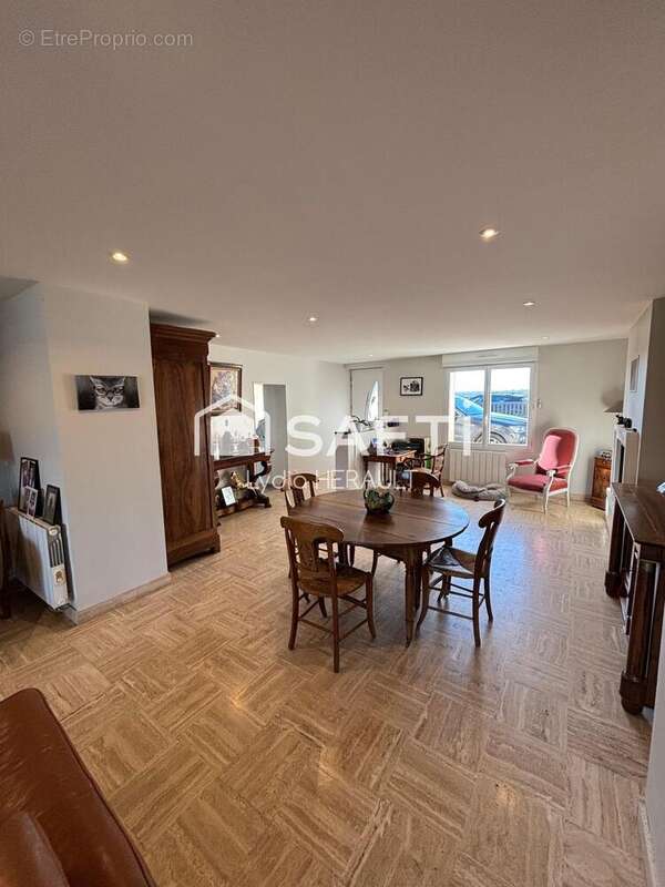 Maison 168 m² à Gondeville  - photo 8