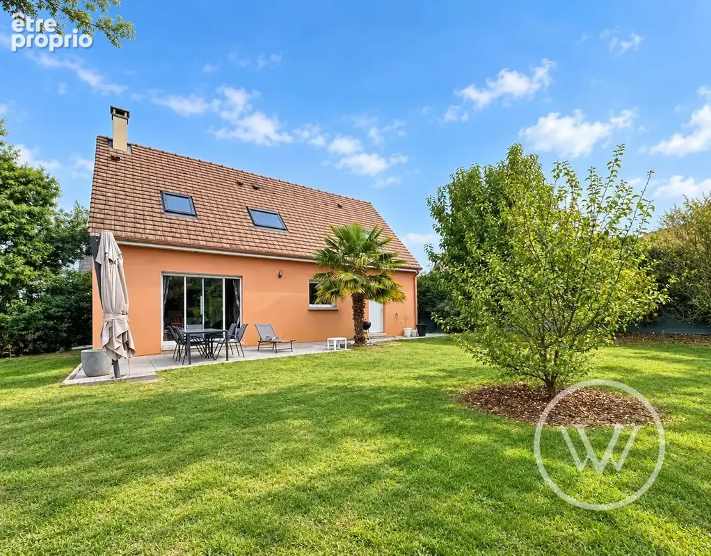Maison avec terrasse et jardin