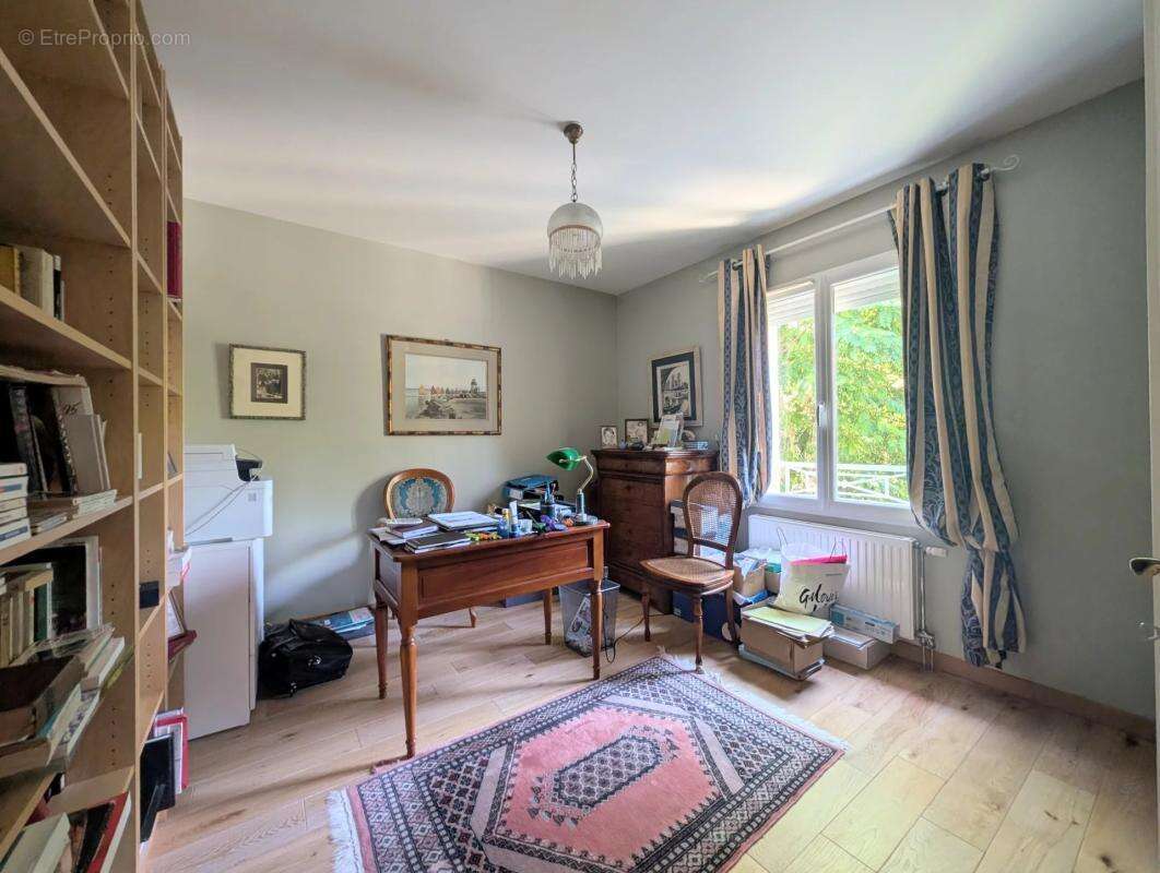 Maison à LES CLAYES-SOUS-BOIS