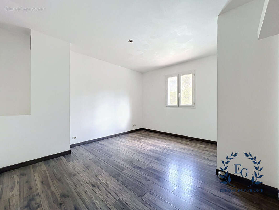 Maison 167 m² à Besse-Sur-Issole  - photo 9