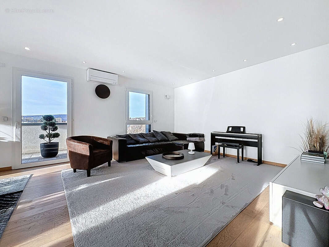 Appartement Attique Annecy 4 pièce(s) 94 m2 - photo 17