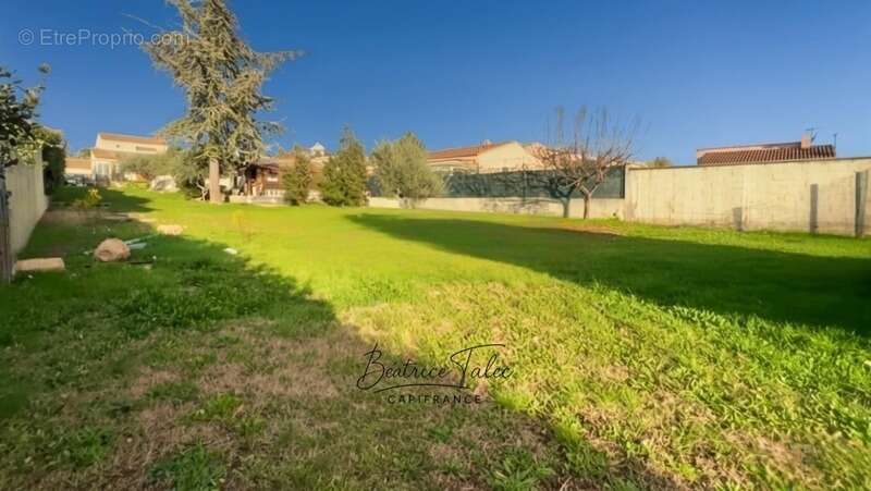 Terrain à POURRIERES