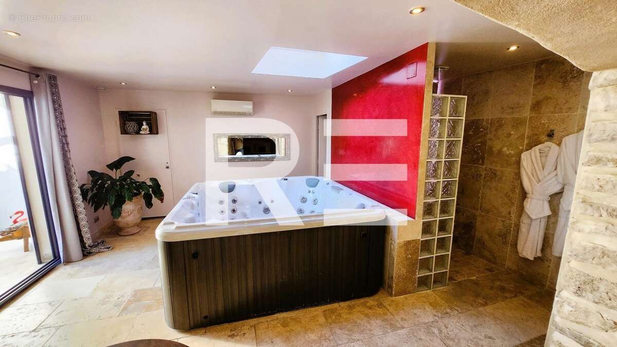 Maison à VEZENOBRES