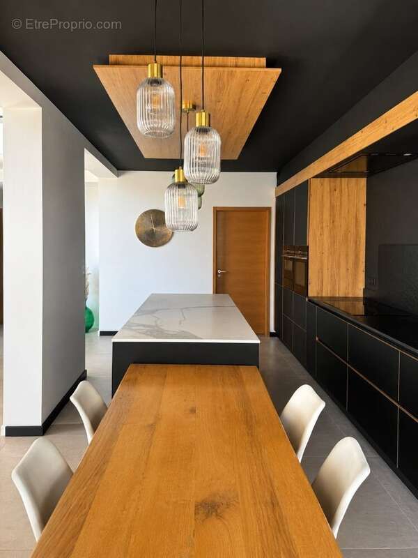 Magnfiique Villa contemporaine de 272 m² avec piscine chauffée et deux logements indépendants. - photo 5