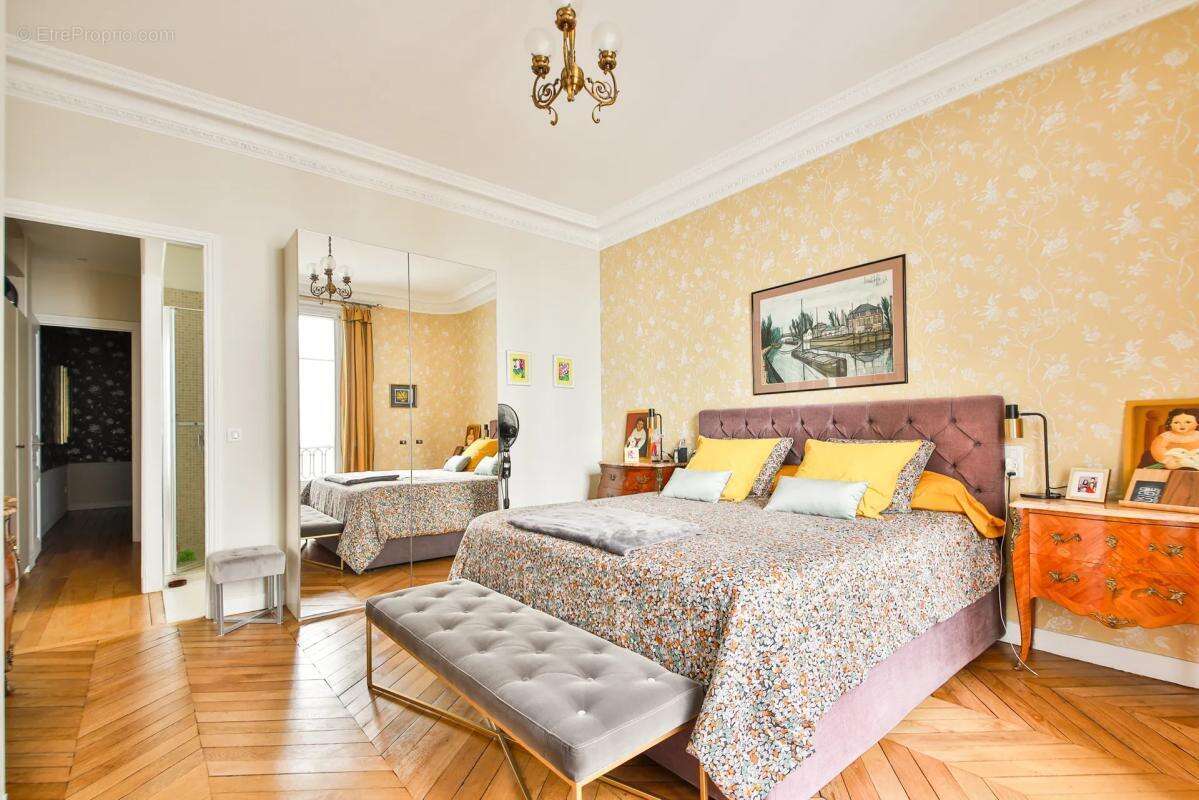 Appartement à NEUILLY-SUR-SEINE