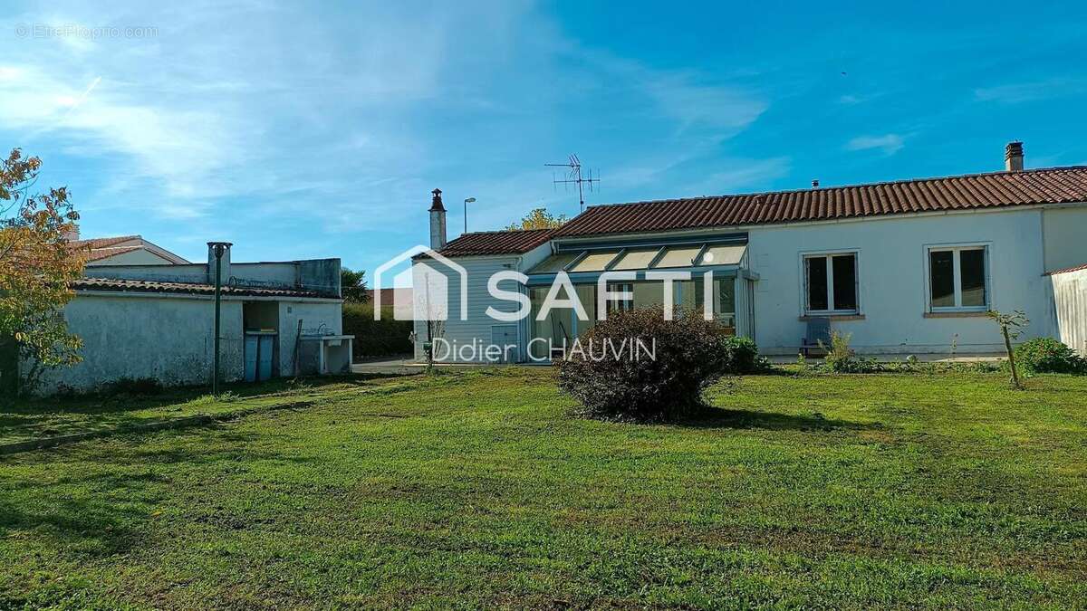 Photo 2 - Maison à SURGERES