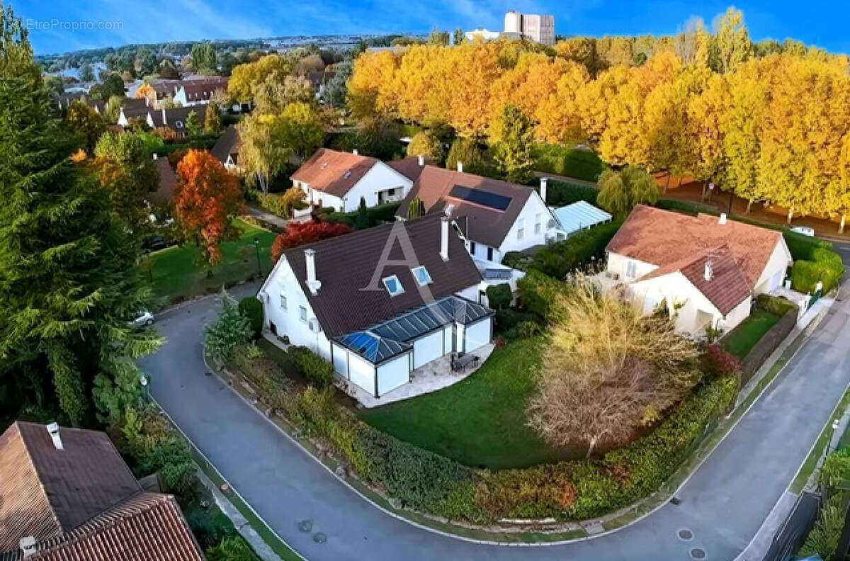 Maison à PONTAULT-COMBAULT