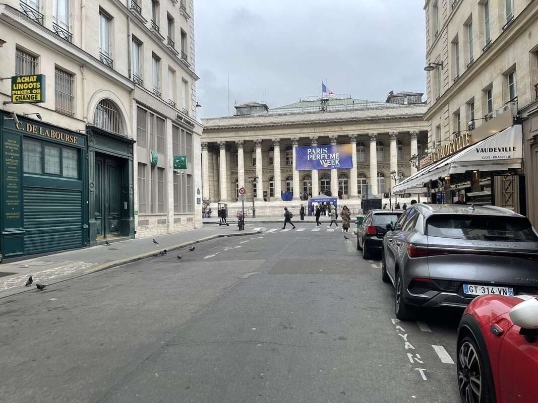 Autre à PARIS-2E
