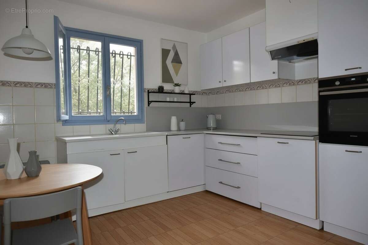 Cuisine - Maison à SAINT-MAXIMIN-LA-SAINTE-BAUME