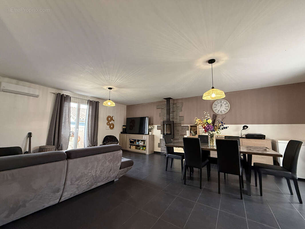 Maison à MIRABEL-ET-BLACONS