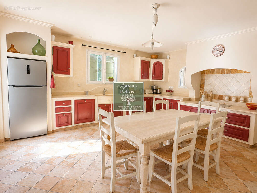 A pieds du centre de Saint-Rémy, maison familiale sur près de 1400m2 de terrain - photo 9