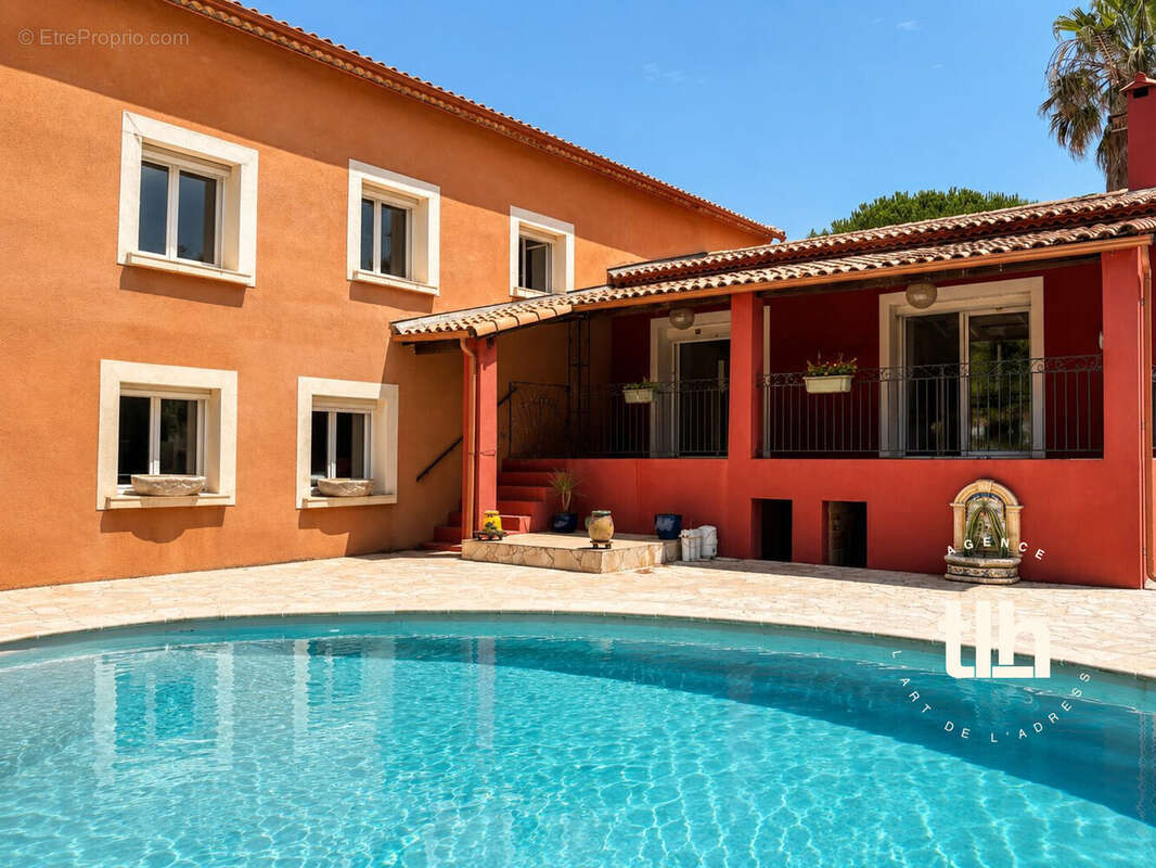 Maison 252 m² à Saint-Aunes  - photo 2