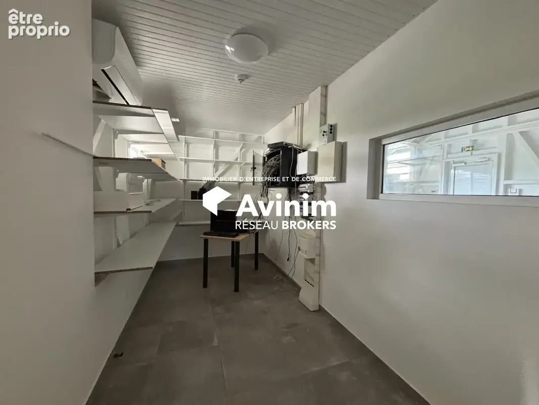 Commerce 132 m² à Baie-Mahault  - photo 4
