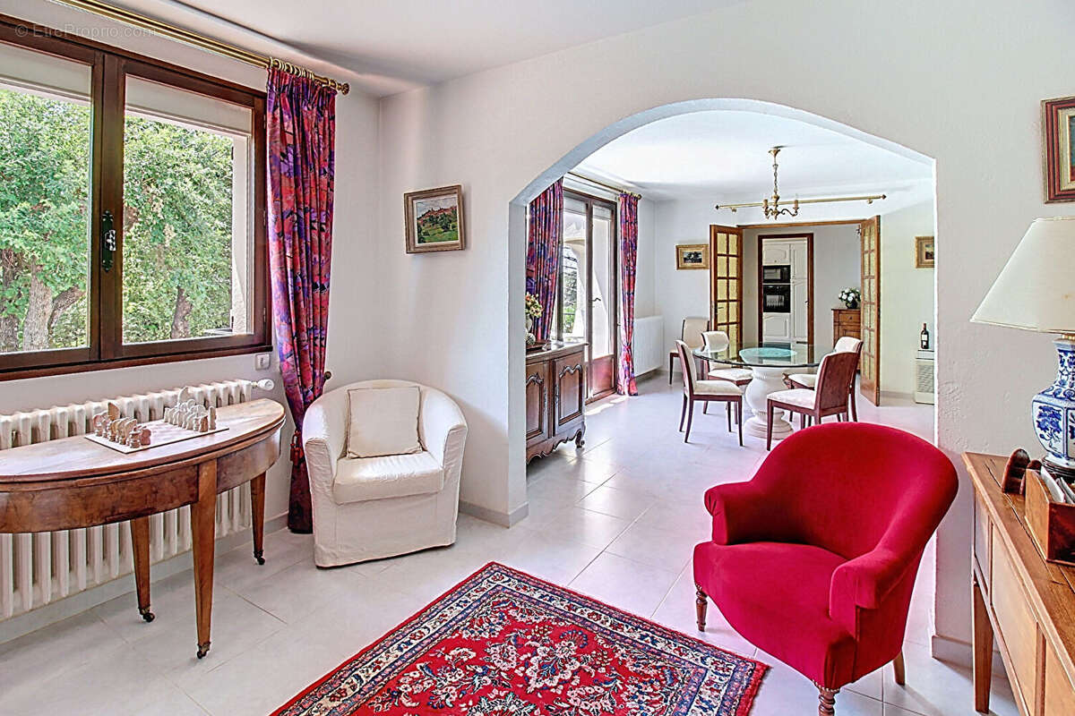 A VENDRE Maison Draguignan 6 pièces 192 m² - photo 4