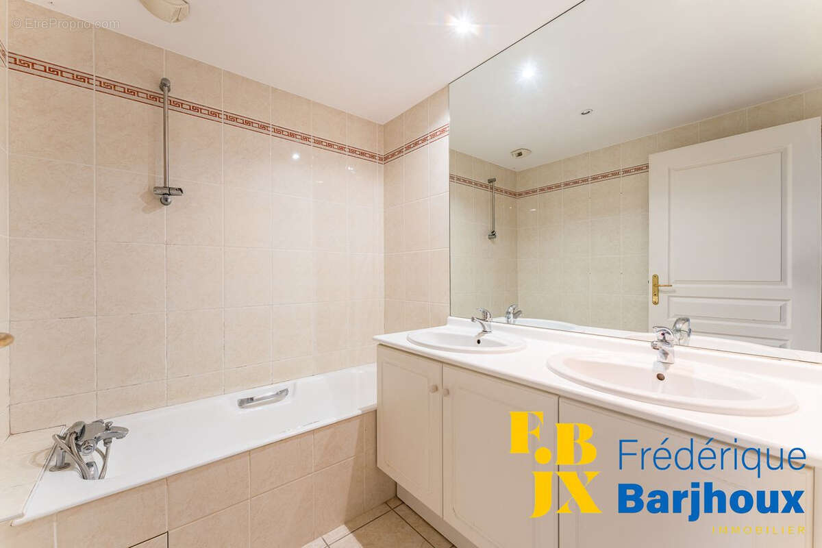 Appartement à CHARBONNIERES-LES-BAINS