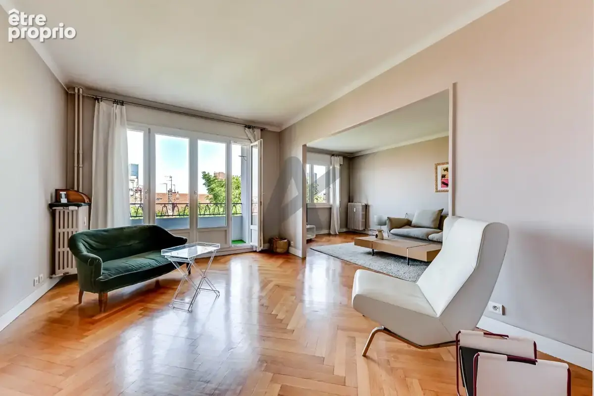 Appartement de 110 m2 en étage élevé avec une vue dégagée et un garage - photo 3