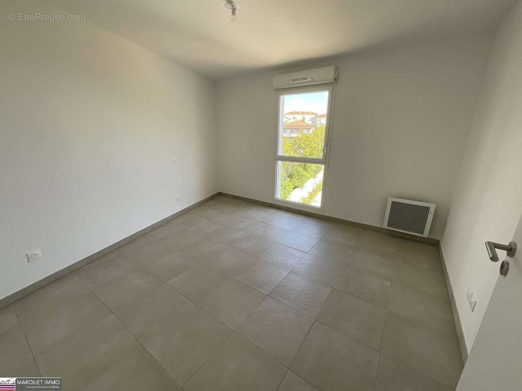 APT T4 offrant 86 m² avec terrasse 13 m² et 12 m² et parking au 3° étage avec ascenseur... - photo 11