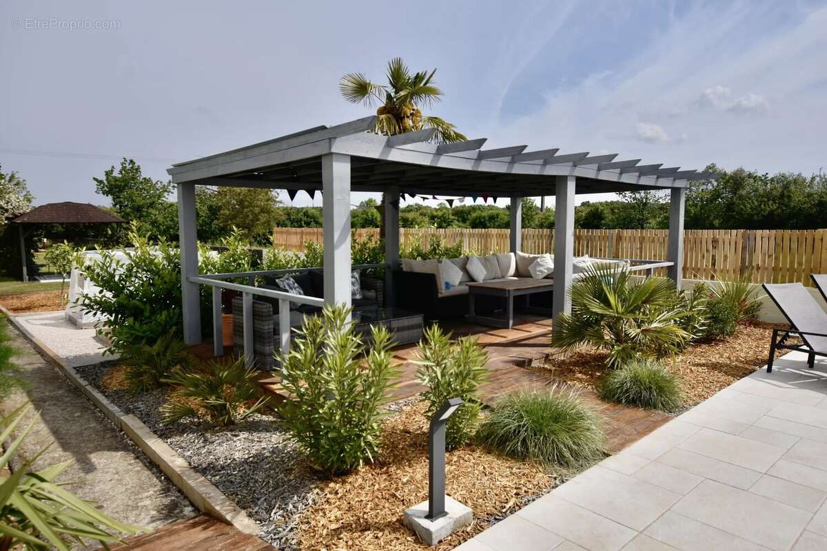 Superbe maison de village de 4/5 chambres avec 2 gîtes et une fabuleuse piscine - photo 17