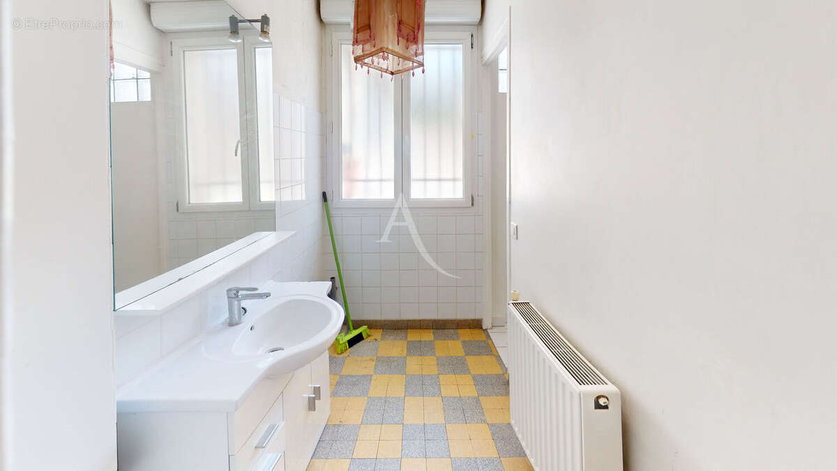 Appartement à LES LILAS