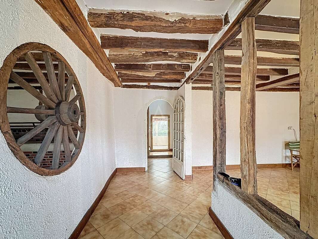 Demeure de caractère rare sur le secteur de Château-Renard - photo 4