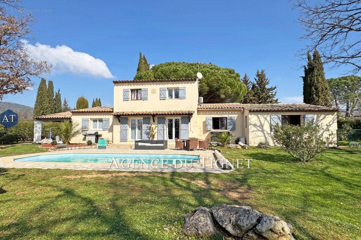 Maison à SAINT-CEZAIRE-SUR-SIAGNE