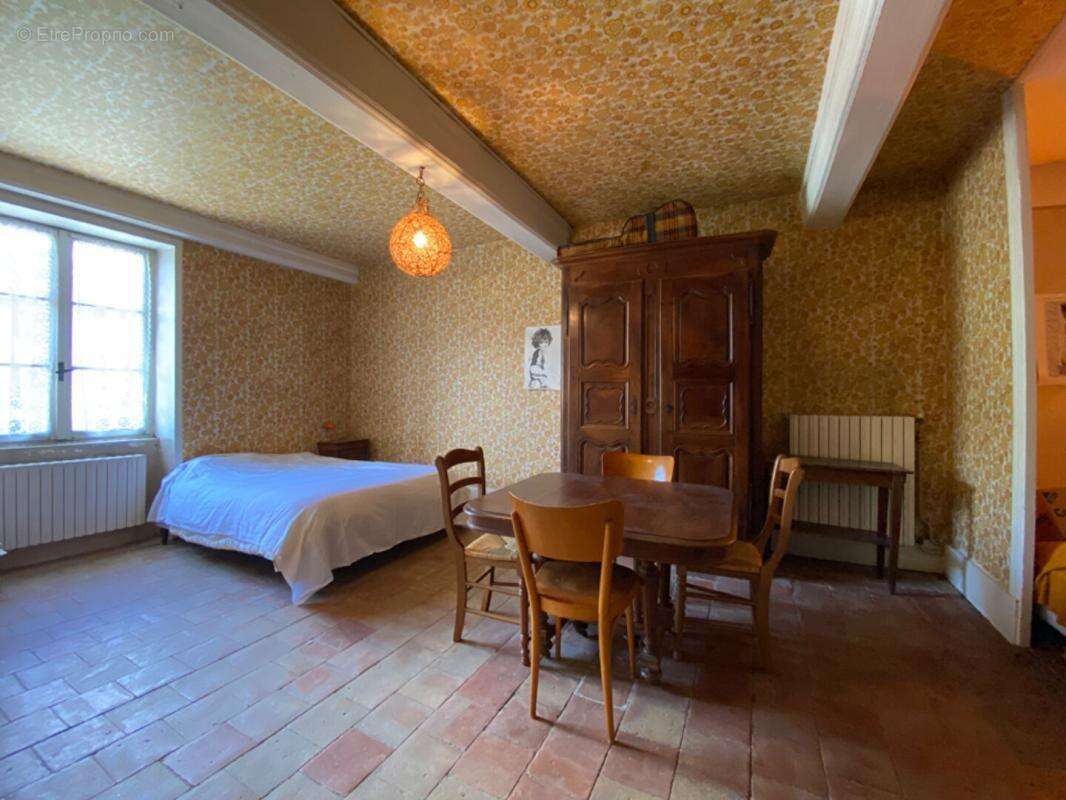 EXCLUSIVITÉ - Maison à vendre avec dépendances à Uchizy - photo 7
