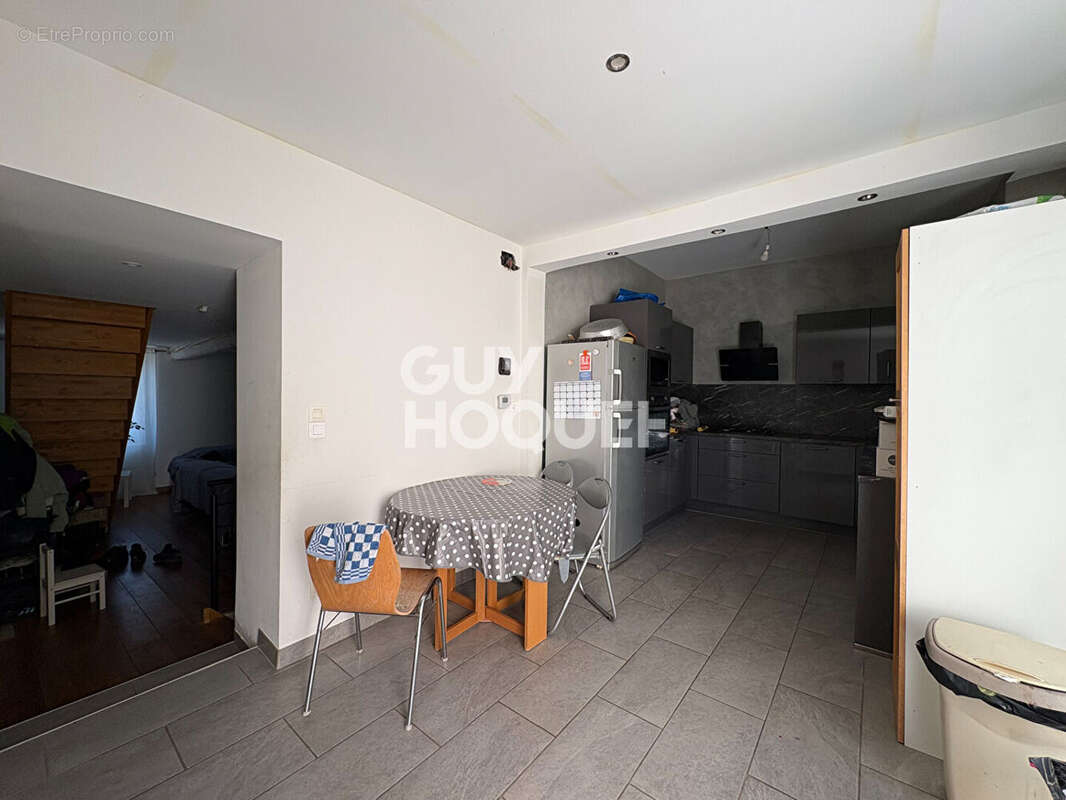 Maison 135m² habitable - garage - jardin - travaux à prévoir - photo 4