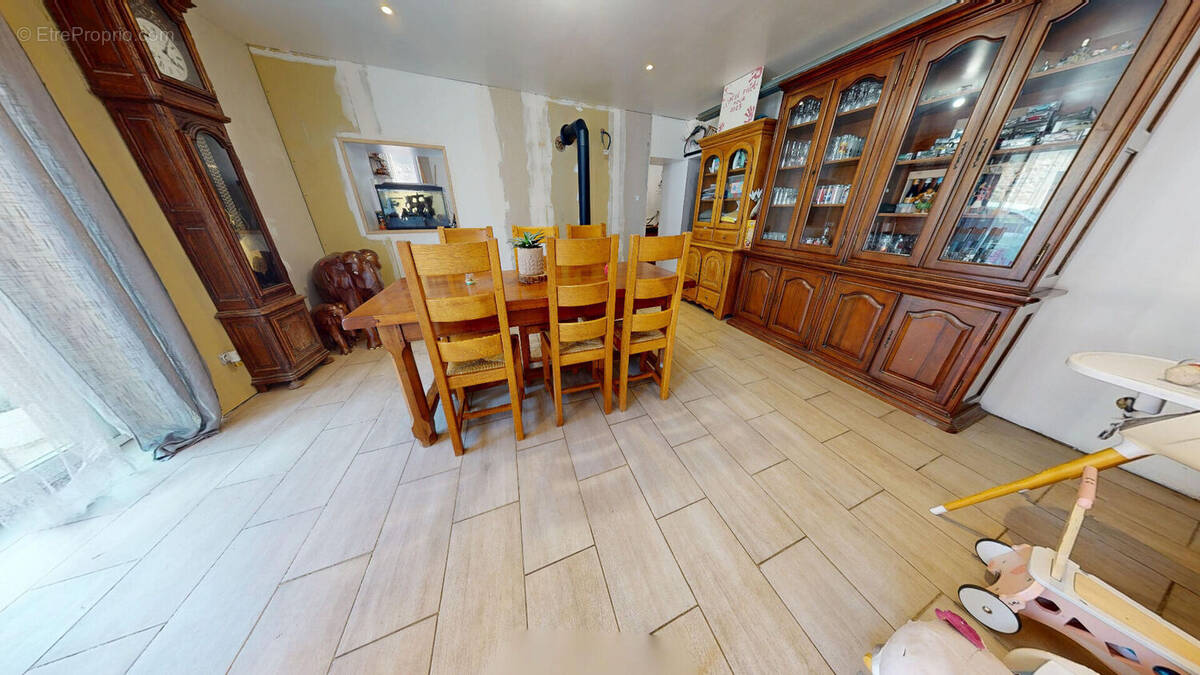 Maison à PONCIN