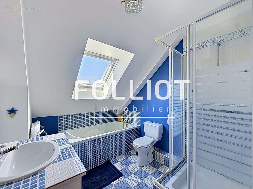 Maison spacieuse 10 pièces à vendre à Saint-Pair-sur-Mer - Réf 12310AH - photo 13